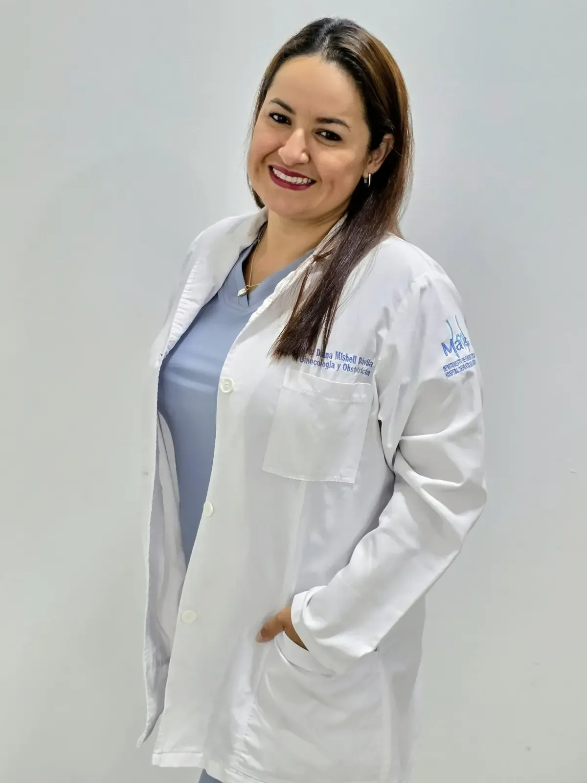 Retrato de Dra. Mishell Dávila, ginecología y obstetricia